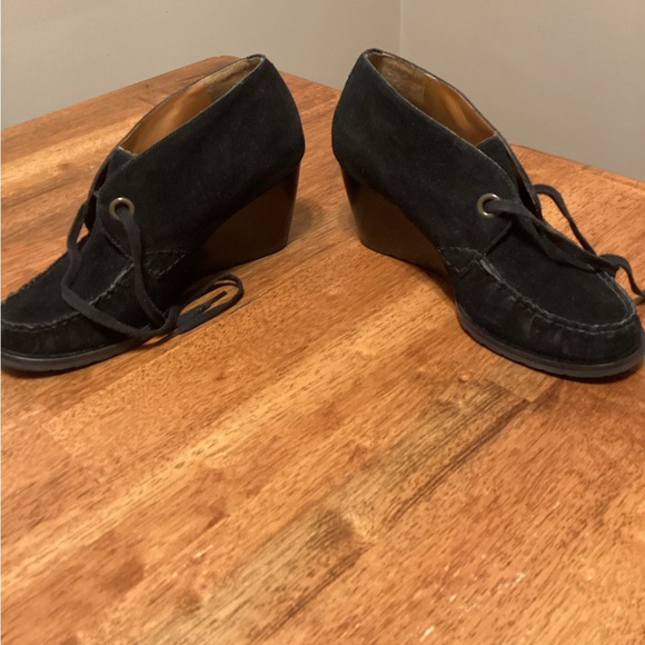 Mules à Talons Plateforme Cole Haan - Taille 8.5 US - Daime Miel/ambre - Boucle Et Rivets